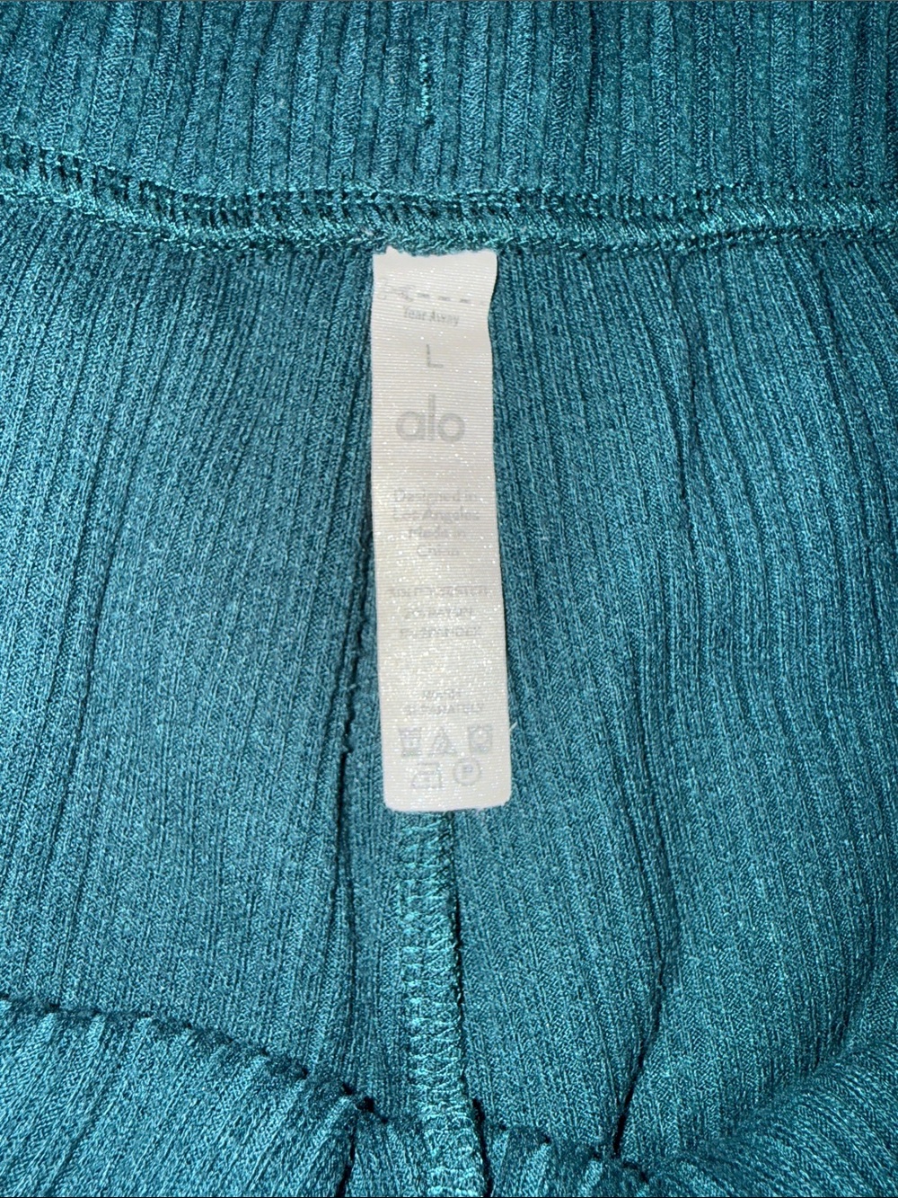 Alo Muse Ribbed Short - Picture 4 of 6
